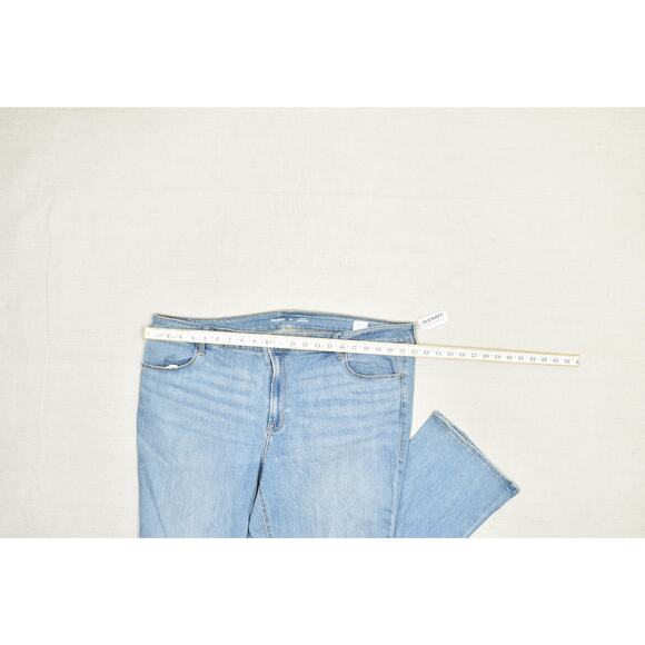 NEW Old Navy Women's Mid-Rise Boot-Cut Jeans Plus Size 24 Light Wash - Picture 6 of 8